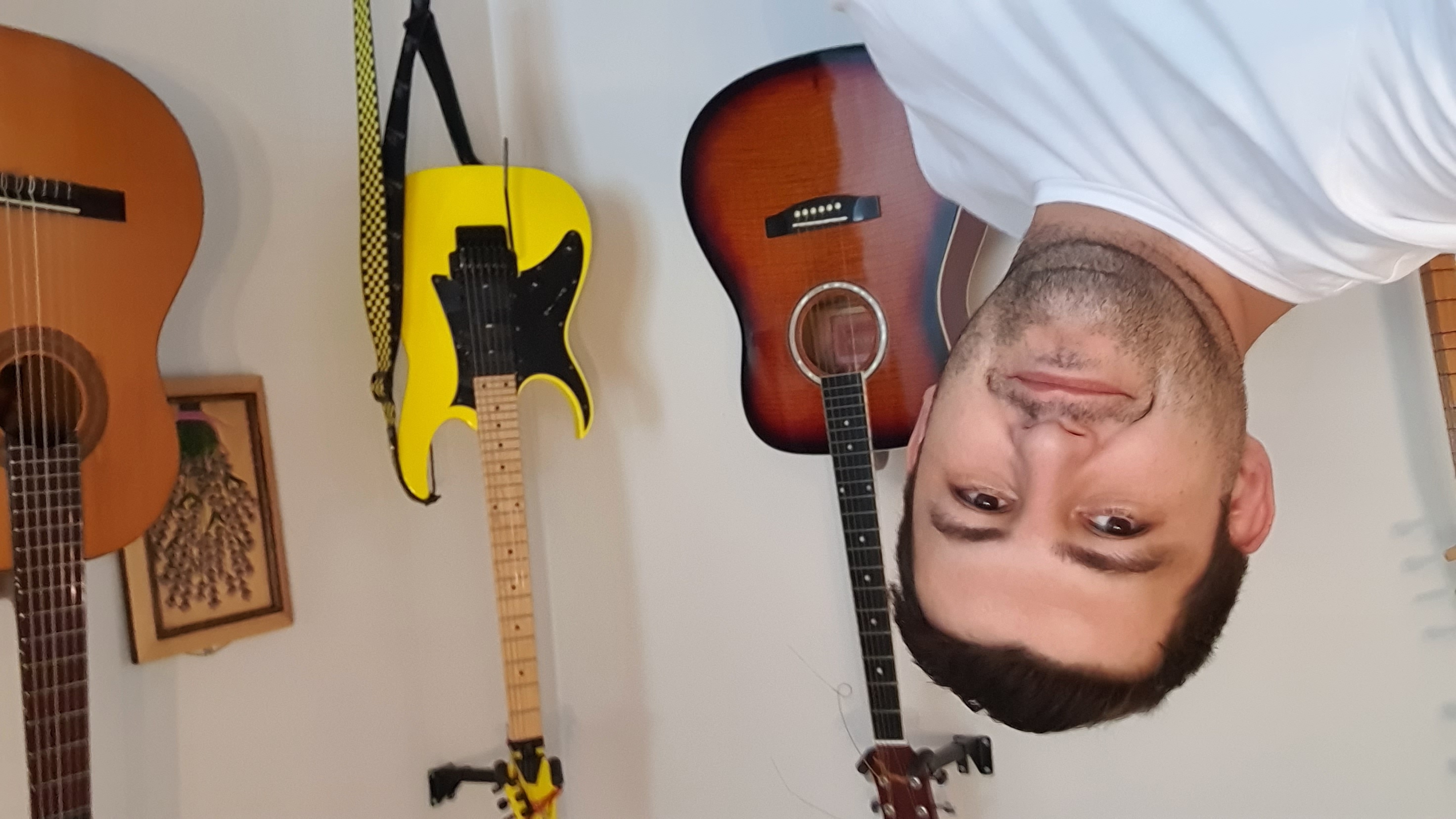 Kenan Aksoy ve Gitarları
